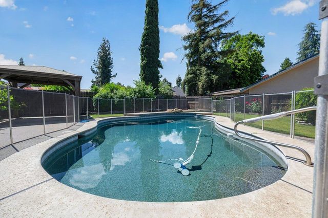 3291 E Los Altos Avenue, Fresno, CA 93710