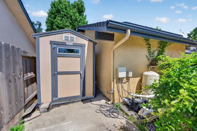 3291 E Los Altos Avenue, Fresno, CA 93710