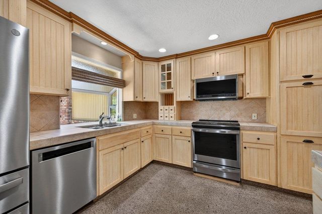 3291 E Los Altos Avenue, Fresno, CA 93710