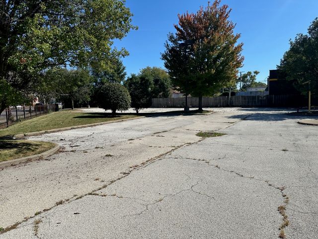 8307 S South Chicago Avenue, Chicago, IL 60617