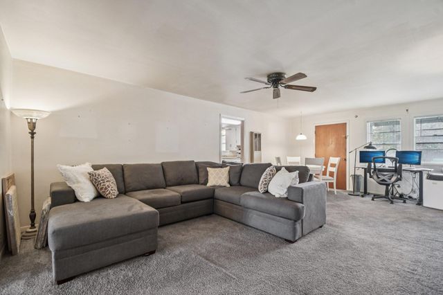 902 Turney ST, Smithville, TX 78957