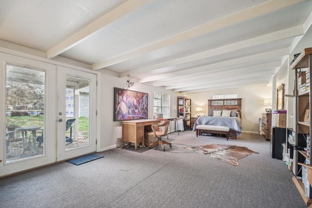 902 Turney ST, Smithville, TX 78957