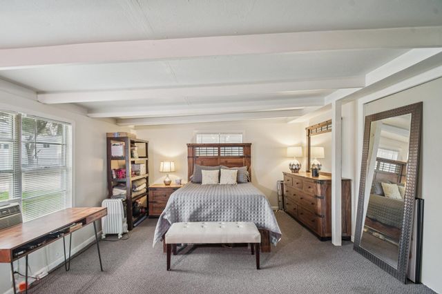 902 Turney ST, Smithville, TX 78957