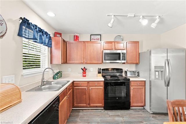 551 Clear Meadow Drive, Winston-salem, NC 27107