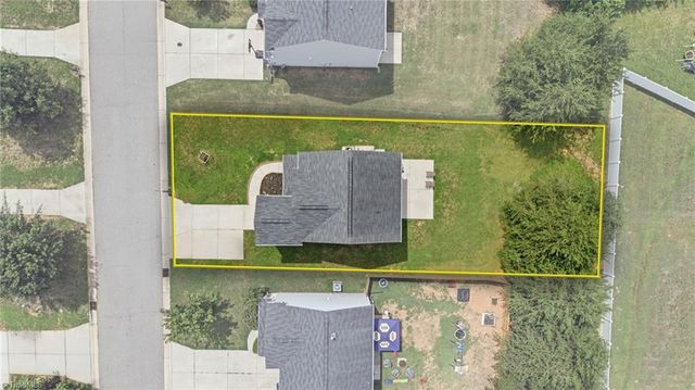 551 Clear Meadow Drive, Winston-salem, NC 27107