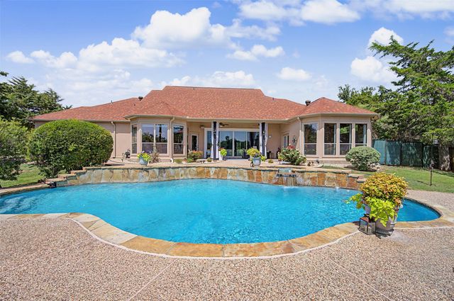 1529 Cypress Bend Drive, Cedar Hill, TX 75104