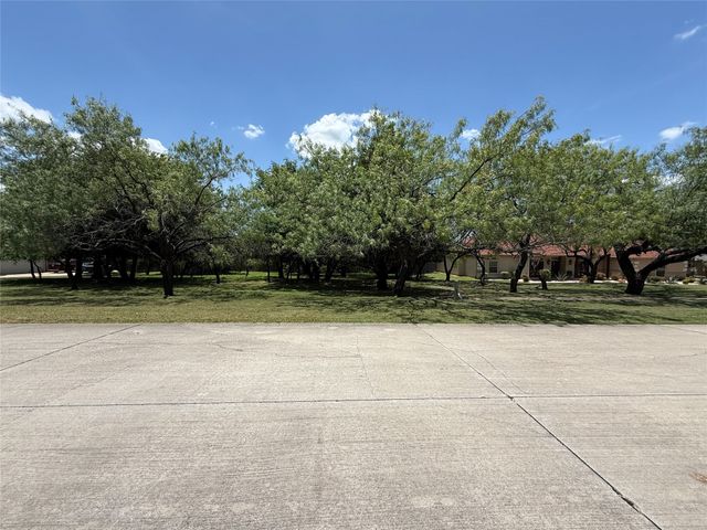 1529 Cypress Bend Drive, Cedar Hill, TX 75104