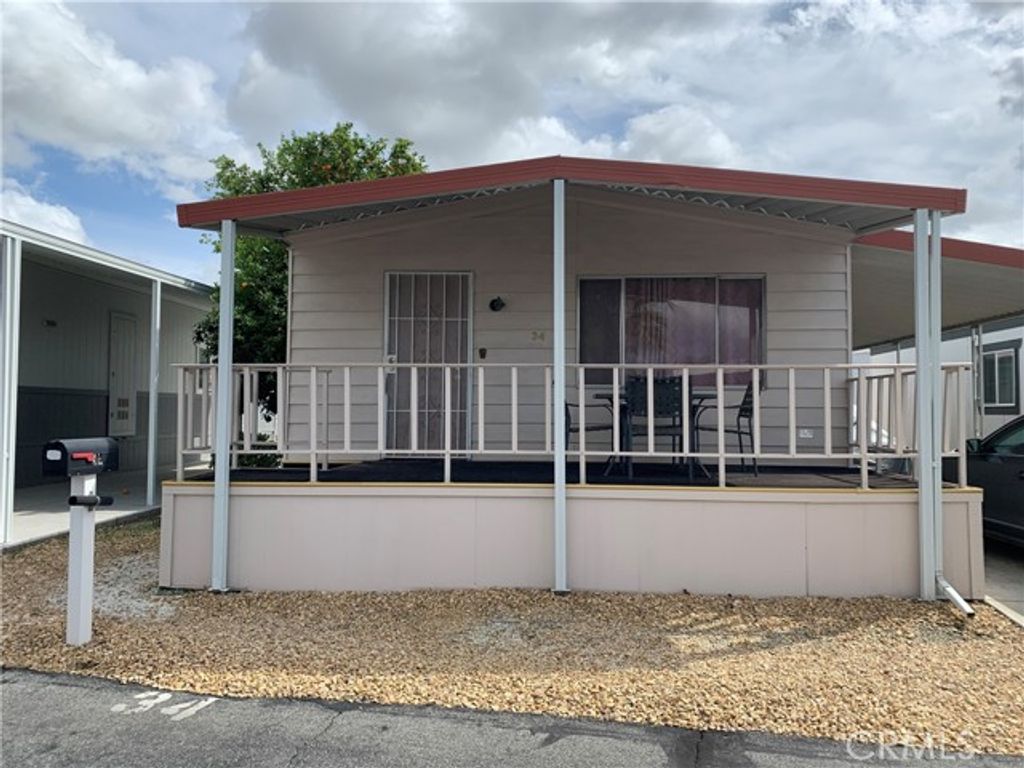 999 S Santa Fe Avenue 34, San Jacinto, CA 92583