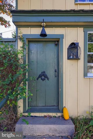 2 S CHARLOTTE ST, Manheim, PA 17545