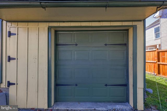 2 S CHARLOTTE ST, Manheim, PA 17545