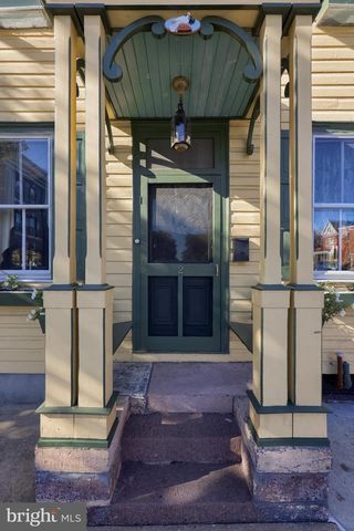 2 S CHARLOTTE ST, Manheim, PA 17545