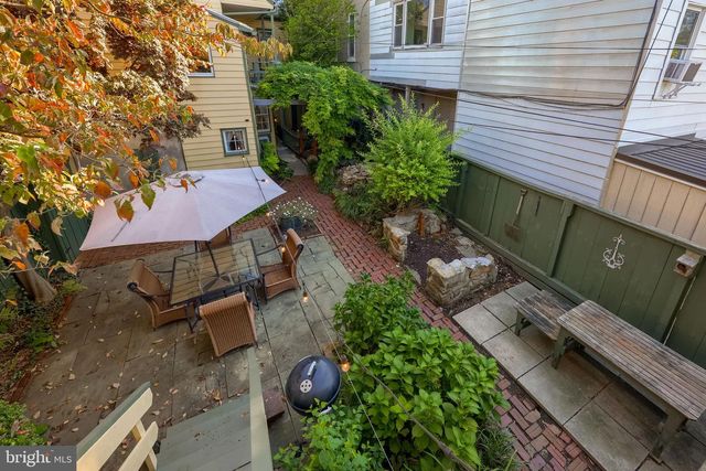 2 S CHARLOTTE ST, Manheim, PA 17545