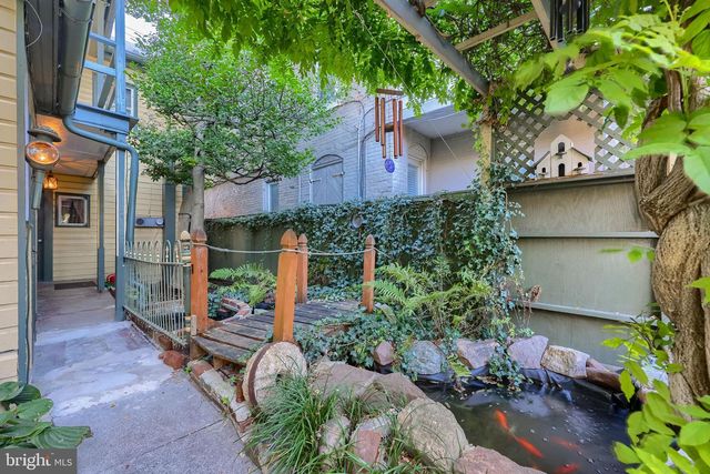 2 S CHARLOTTE ST, Manheim, PA 17545