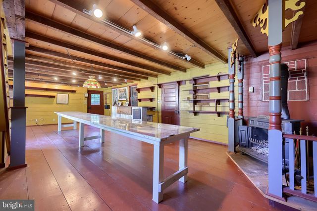 2 S CHARLOTTE ST, Manheim, PA 17545