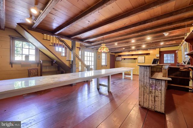 2 S CHARLOTTE ST, Manheim, PA 17545