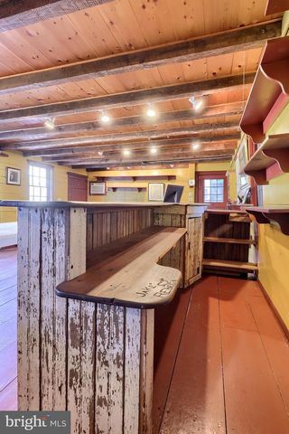 2 S CHARLOTTE ST, Manheim, PA 17545