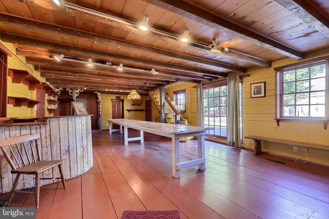 2 S CHARLOTTE ST, Manheim, PA 17545