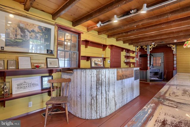 2 S CHARLOTTE ST, Manheim, PA 17545