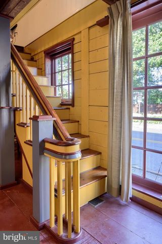 2 S CHARLOTTE ST, Manheim, PA 17545