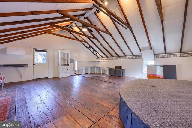 2 S CHARLOTTE ST, Manheim, PA 17545