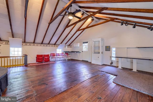 2 S CHARLOTTE ST, Manheim, PA 17545