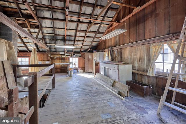 2 S CHARLOTTE ST, Manheim, PA 17545