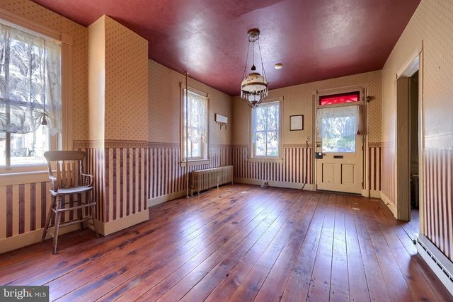 2 S CHARLOTTE ST, Manheim, PA 17545