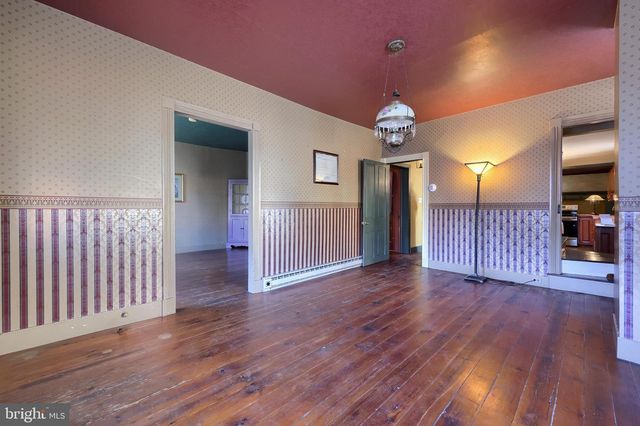 2 S CHARLOTTE ST, Manheim, PA 17545