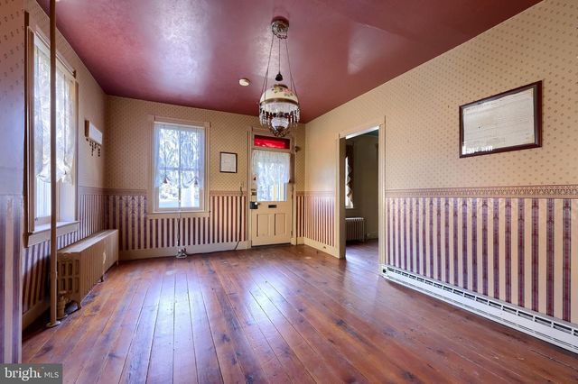 2 S CHARLOTTE ST, Manheim, PA 17545