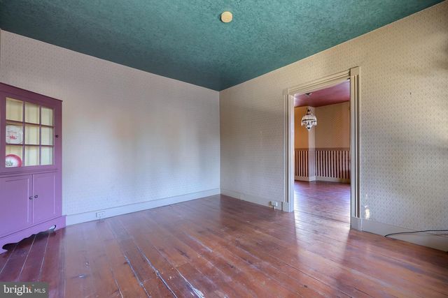 2 S CHARLOTTE ST, Manheim, PA 17545