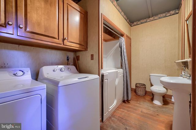 2 S CHARLOTTE ST, Manheim, PA 17545