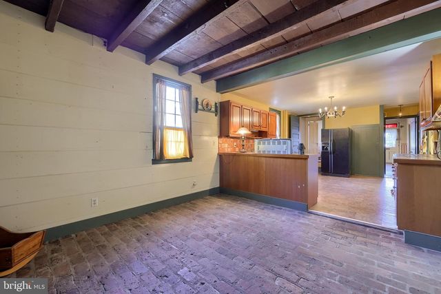 2 S CHARLOTTE ST, Manheim, PA 17545