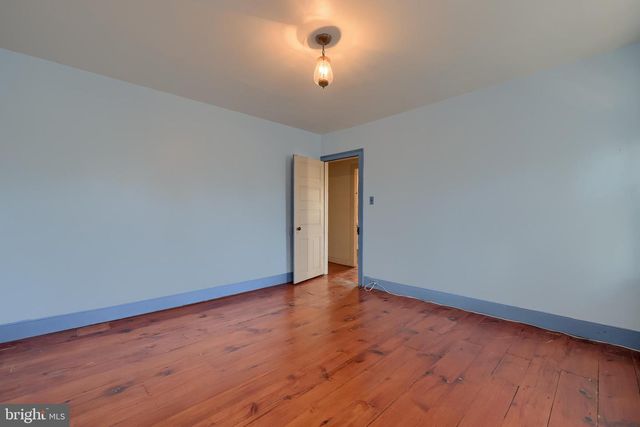 2 S CHARLOTTE ST, Manheim, PA 17545