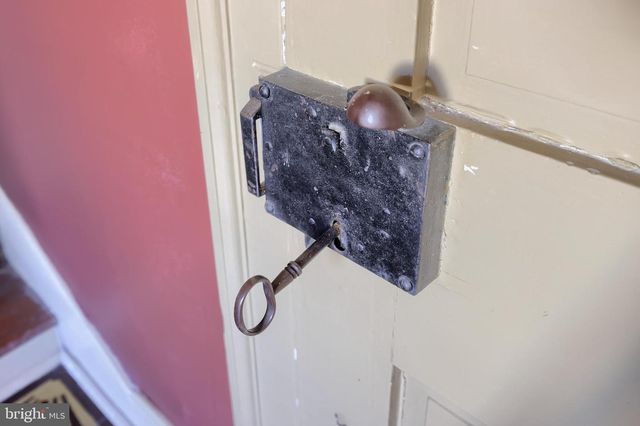 2 S CHARLOTTE ST, Manheim, PA 17545