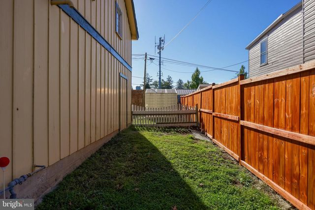 2 S CHARLOTTE ST, Manheim, PA 17545