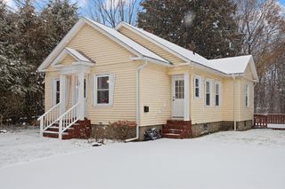 21 Healy Rd, Worcester, MA 01603