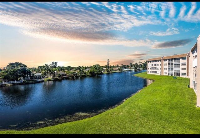 10442 Sunrise Lakes Boulevard 312, Sunrise, FL 33322