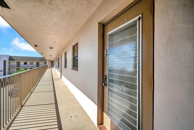 10442 Sunrise Lakes Boulevard 312, Sunrise, FL 33322