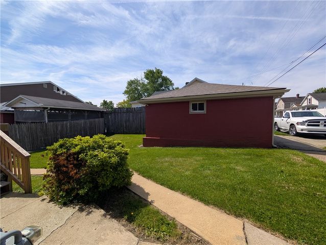 105 Depot St, Youngwood, PA 15697