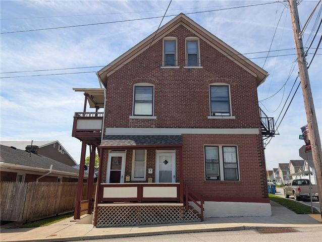 105 Depot St, Youngwood, PA 15697