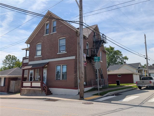 105 Depot St, Youngwood, PA 15697