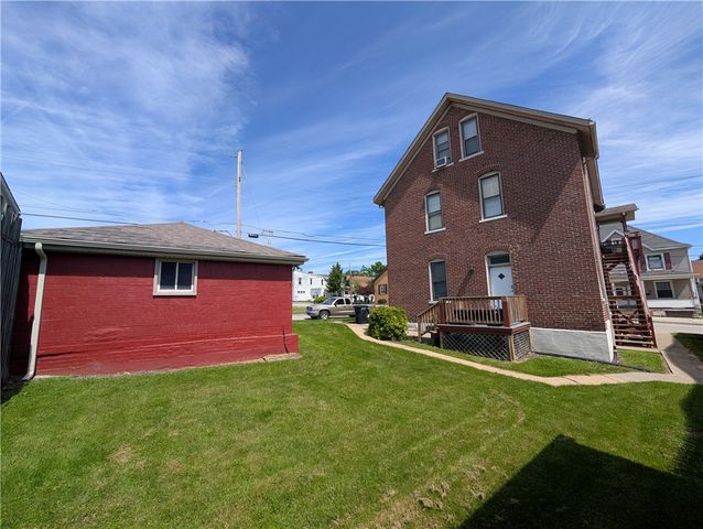 105 Depot St, Youngwood, PA 15697
