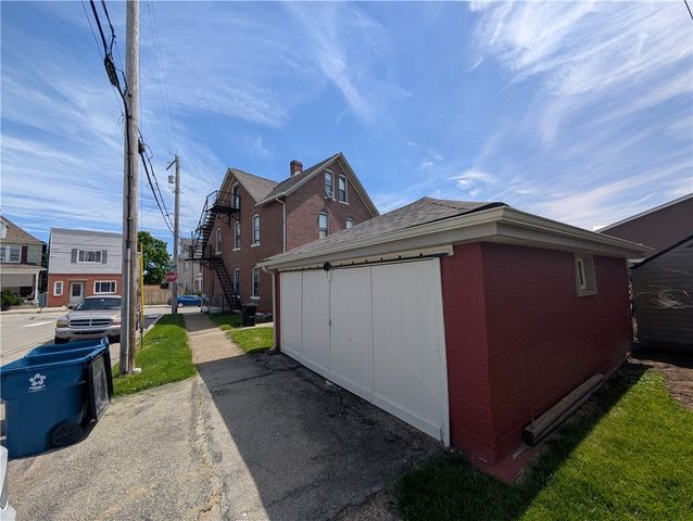 105 Depot St, Youngwood, PA 15697