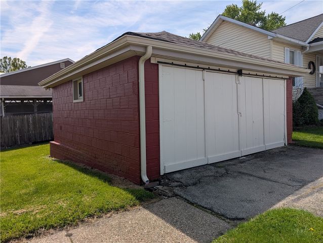 105 Depot St, Youngwood, PA 15697