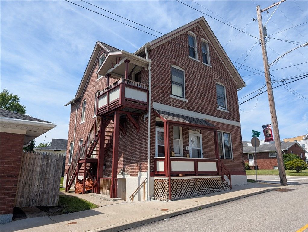 105 Depot St, Youngwood, PA 15697