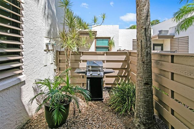 611 WOODLAWN DRIVE 611, Bradenton, FL 34210