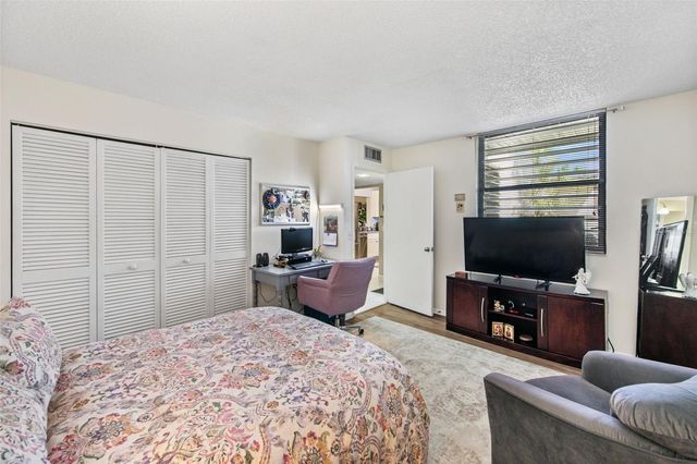 611 WOODLAWN DRIVE 611, Bradenton, FL 34210