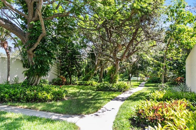 611 WOODLAWN DRIVE 611, Bradenton, FL 34210