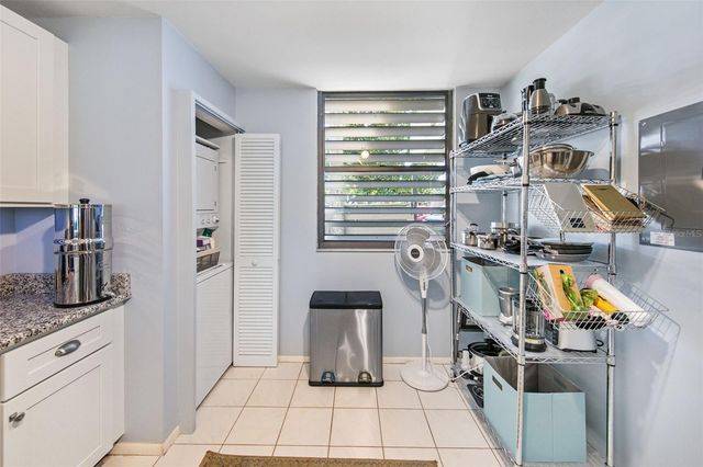 611 WOODLAWN DRIVE 611, Bradenton, FL 34210