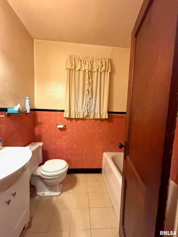 450 S MAIN Street, Creve Coeur, IL 61610